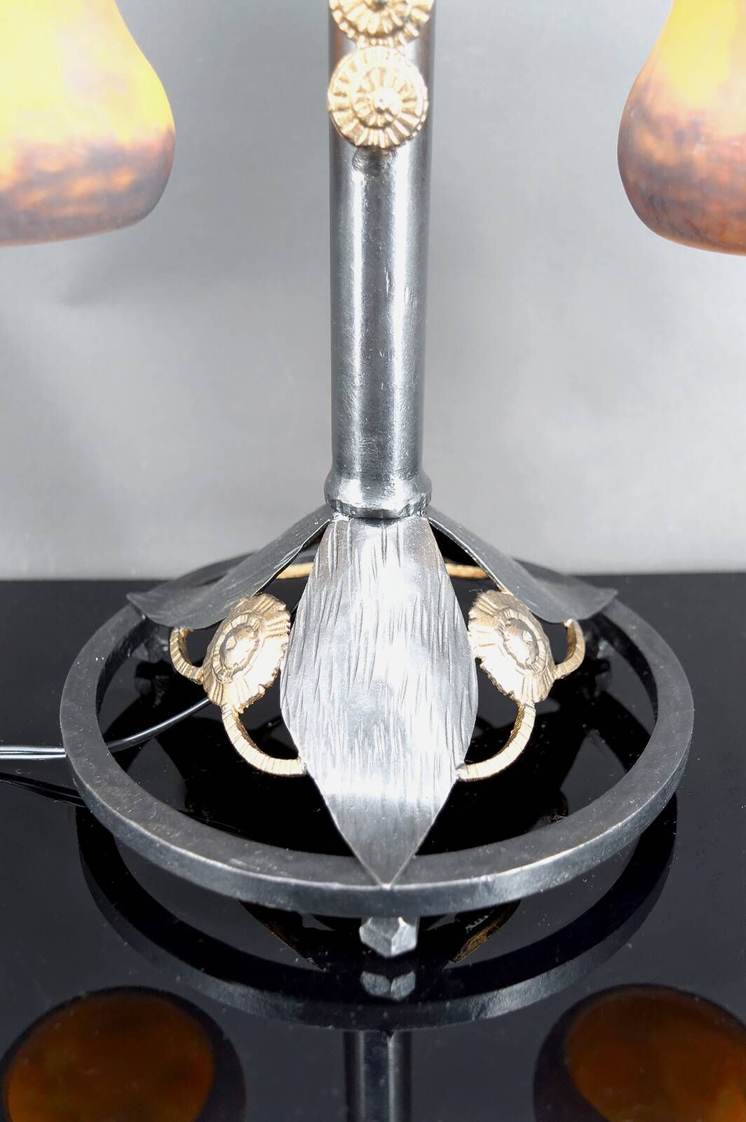 Lampe bicéphale Art Déco, fer forgé à double patine– Muller Frères, c. 1920