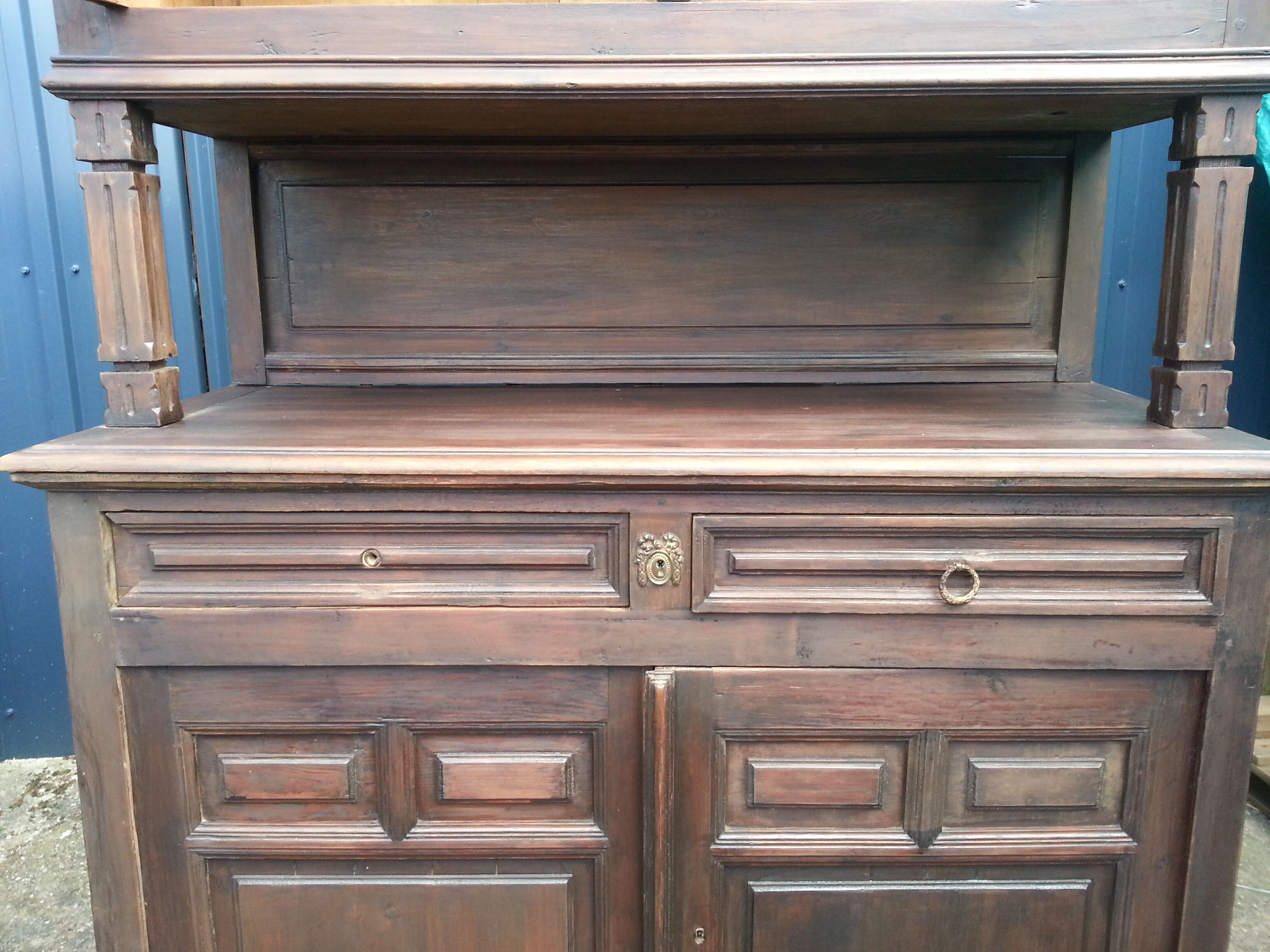 Buffet three former bodies.