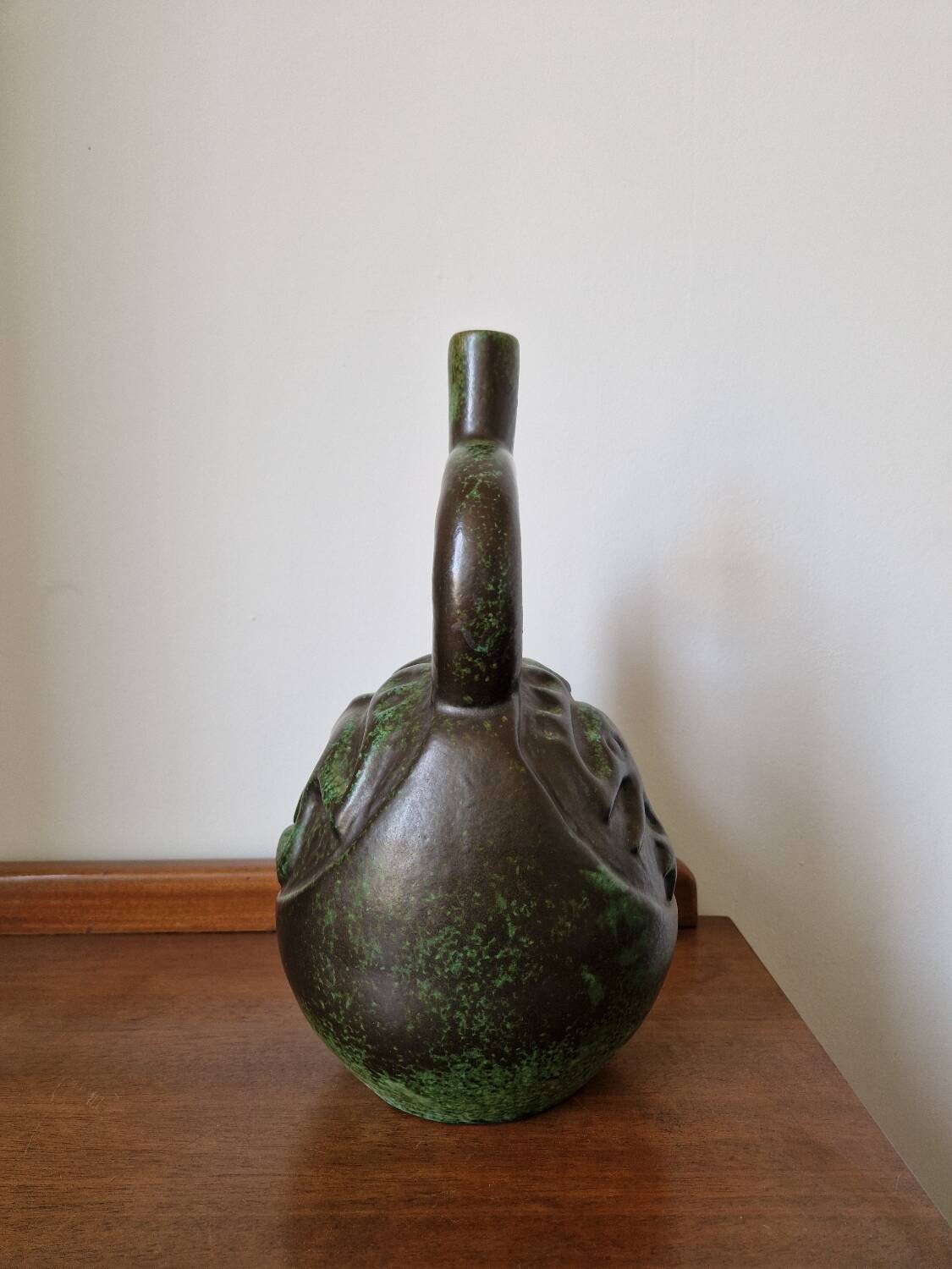 South American stirrup vase