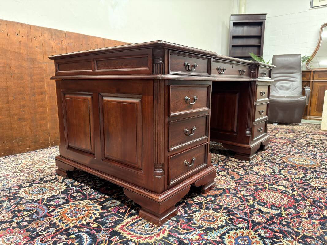 Bureau Chesterfield classique anglais