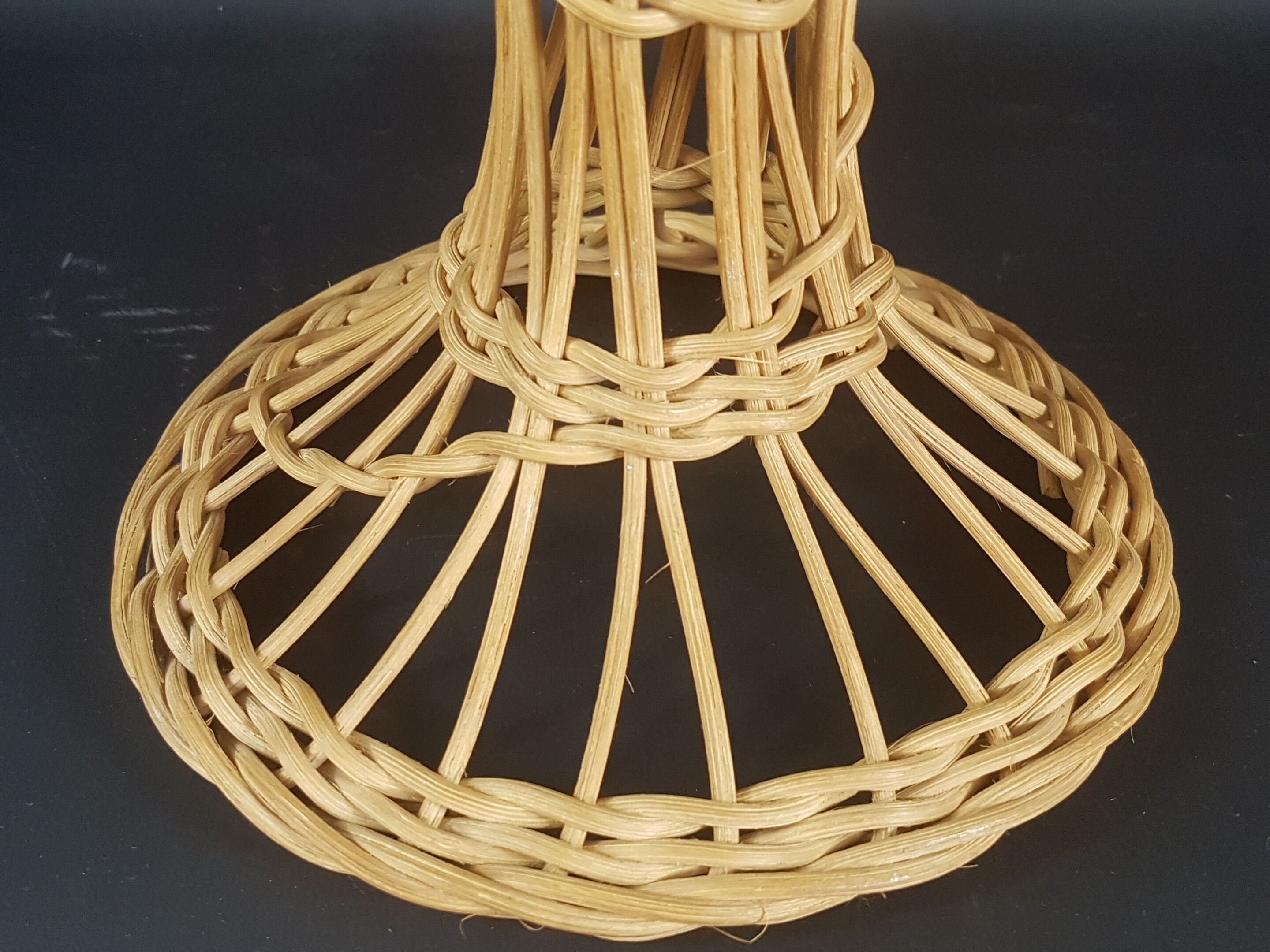 Door vintage wicker hat 70