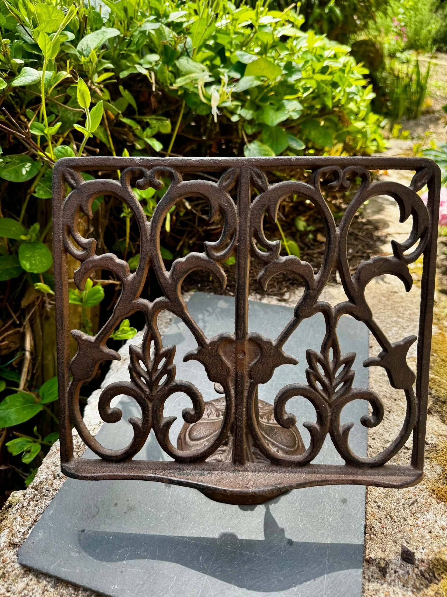Porte revues lutrin en fer forgé Art Nouveau