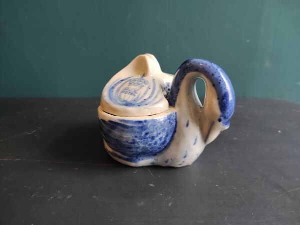 Salière et poivrière vietnamienne vintage en forme de cygne