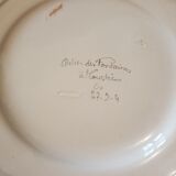 Moustiers earthenware plate from the Atelier des Fontaines