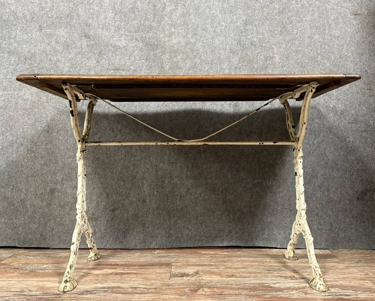 D'aprés un travail des fonderies d'Arras vers 1880 : table bistrot