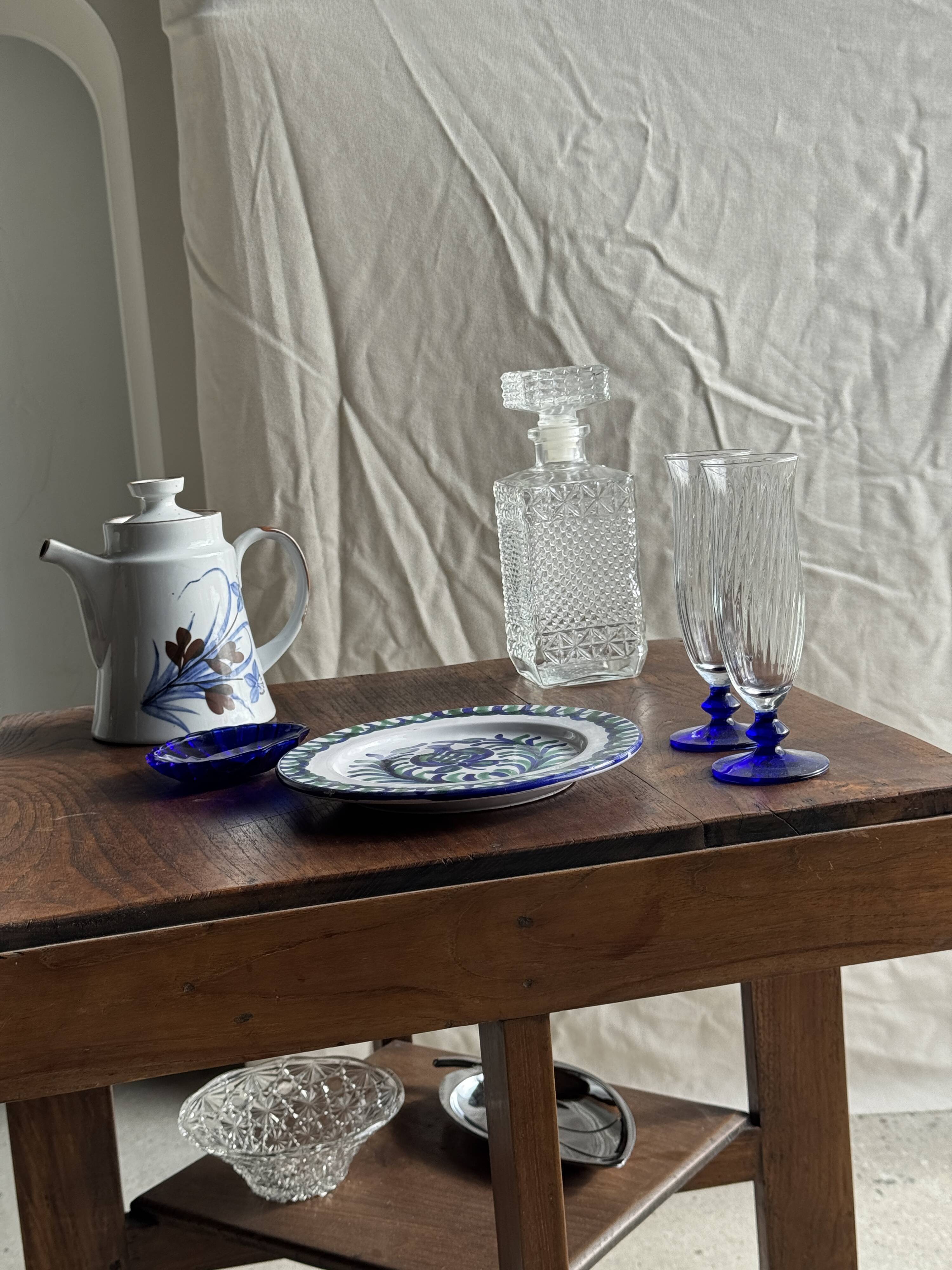 Small glass dish with vintage diamond points, a sparkle.