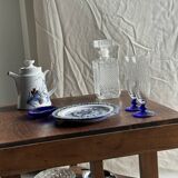 Small glass dish with vintage diamond points, a sparkle.