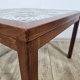 Table en teck avec céramiques, Danemark, années 1960.