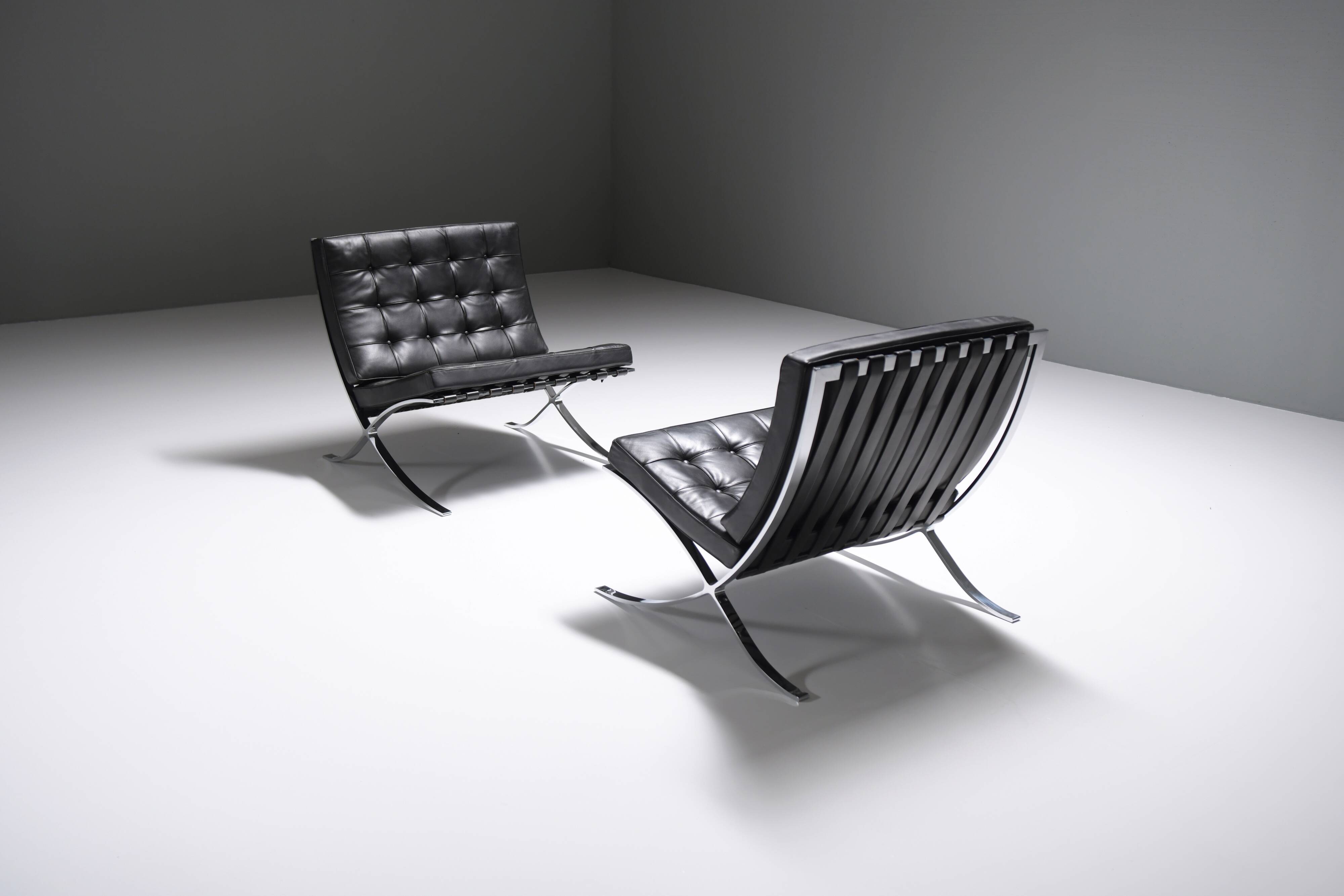 Vintage set of Barcelona Chairs - Ludwig Mies van der Rohe - Knoll International