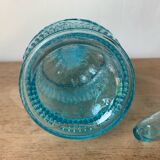 Carafe ancienne en verre moulé bleu turquoise