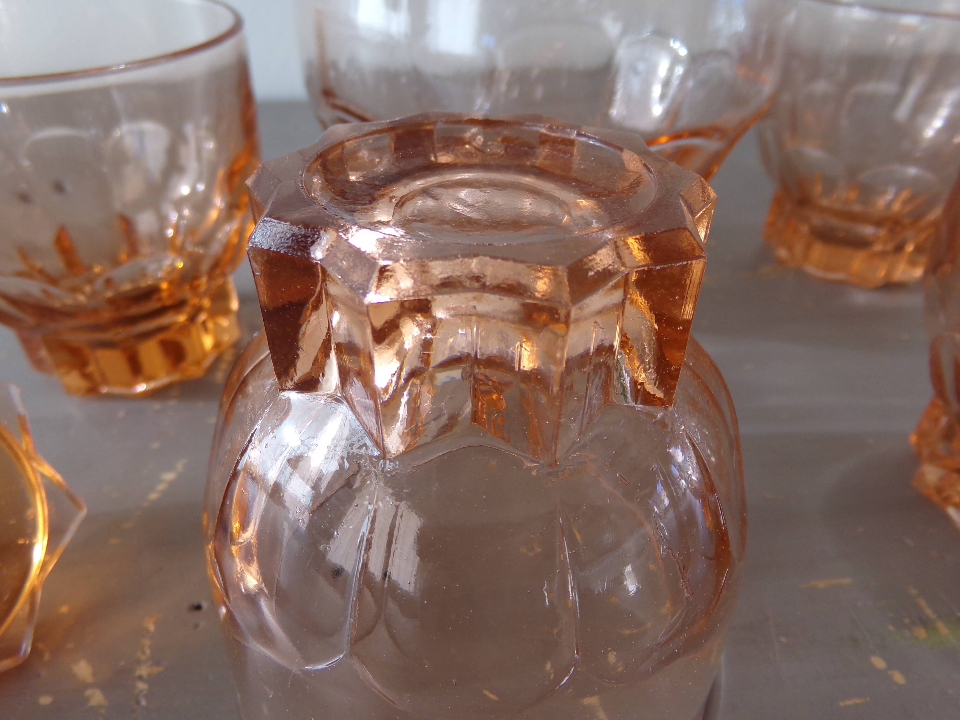 Art Deco carafe and its 4 glasses
