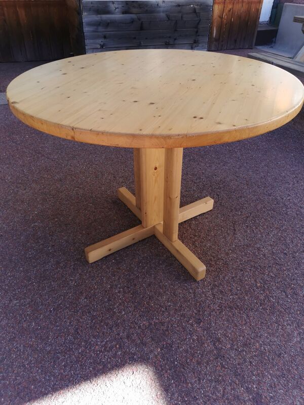 Table ronde en pin mobilier Les Arcs
