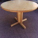 Round table in pine furniture Les Arcs