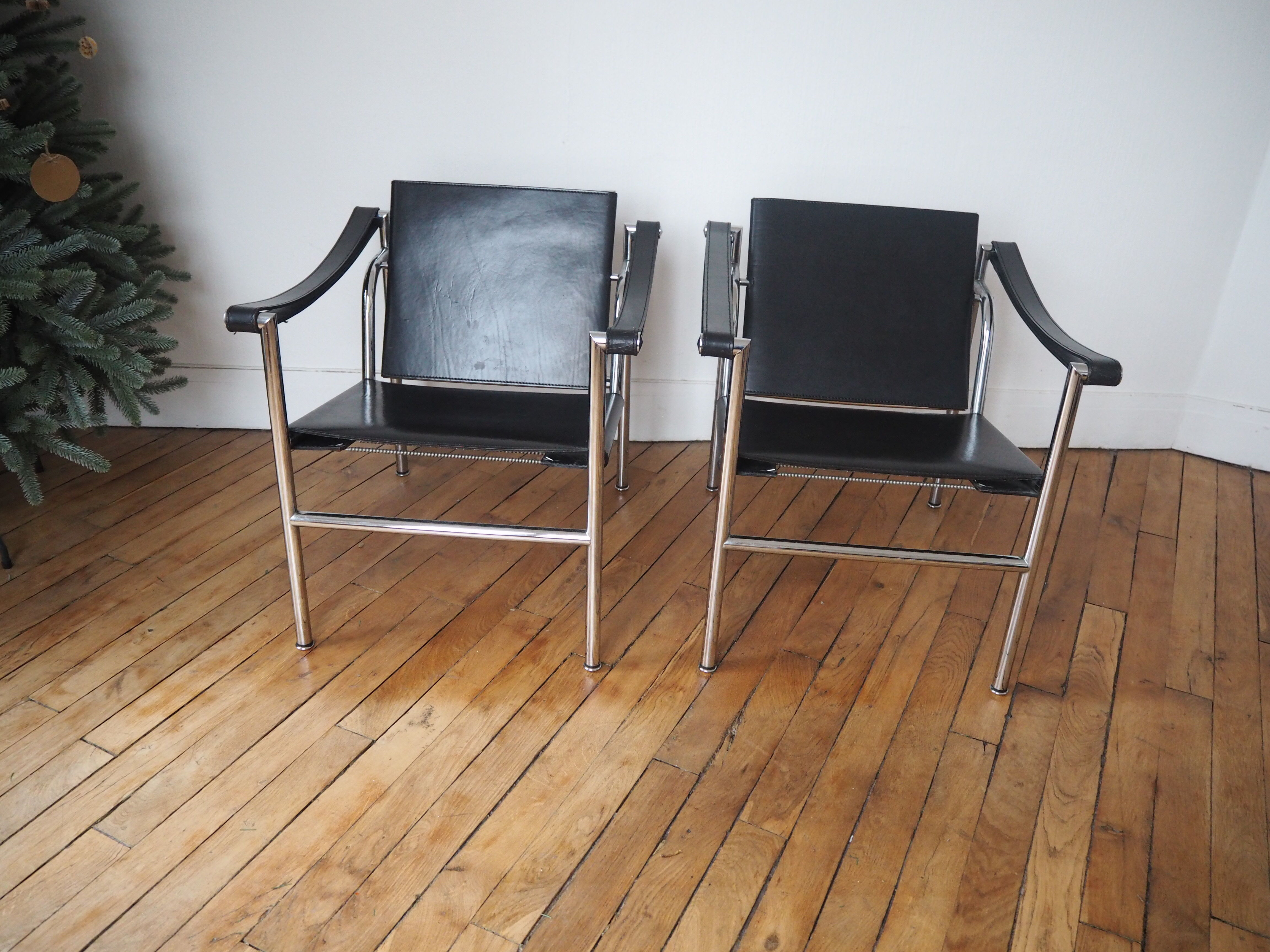 Paire de fauteuils LC1 par Le Corbusier