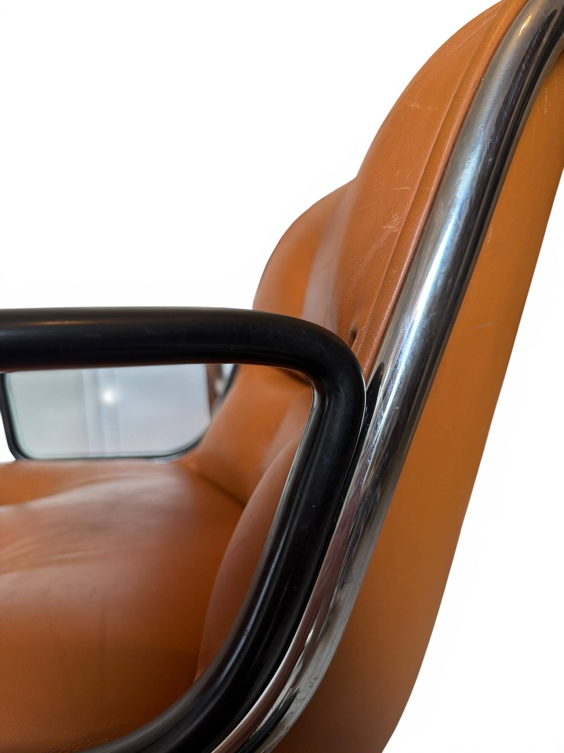 Pair of Knoll Pollock Armchairs - Vintage Camel Leather