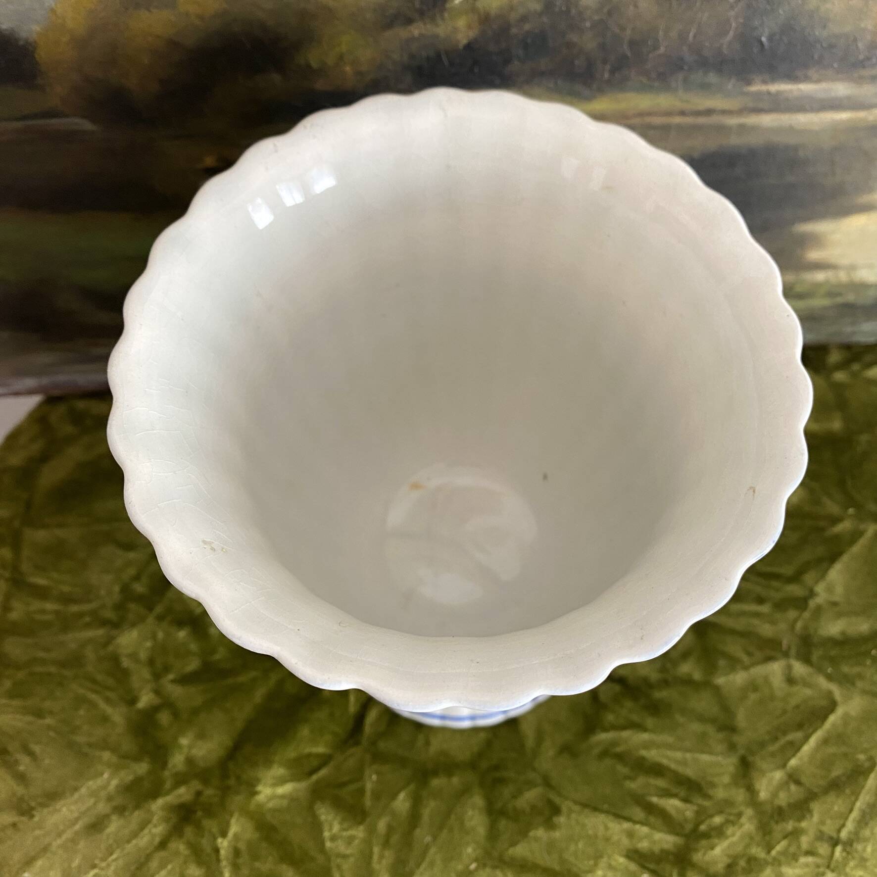Delft planter vase with cobalt blue decoration.