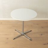Timeless bistro table with star-shaped aluminium base
