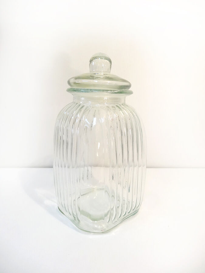 Airtight in striated glass candy
