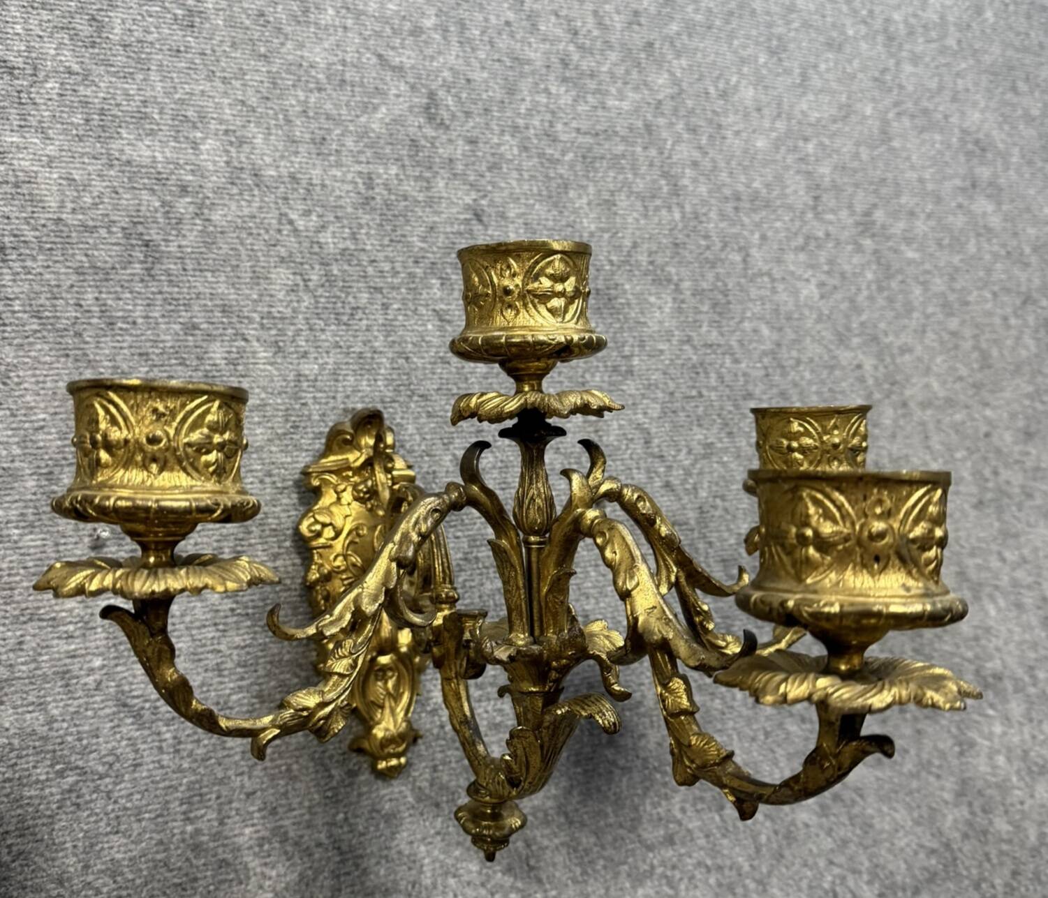 Important pair of Louis XV style bronze wall lights