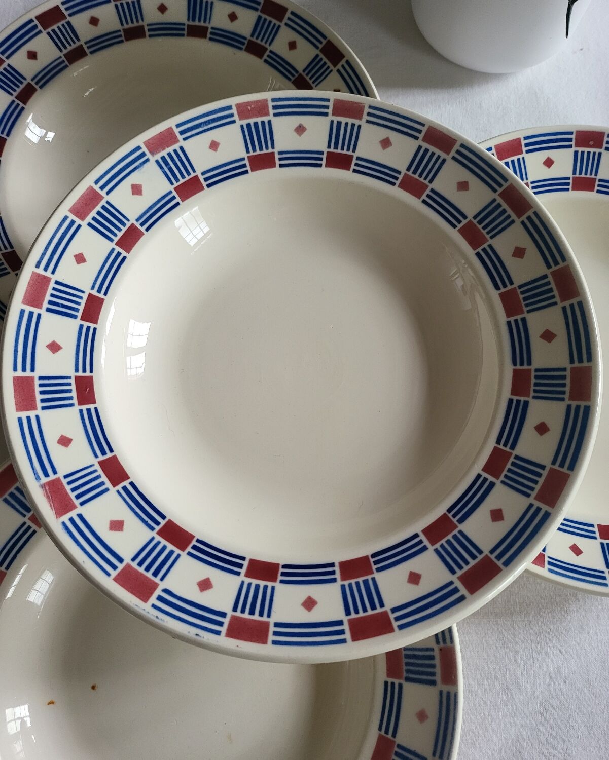 Set of 4 Vincennes earthenware soup plates, Paris.