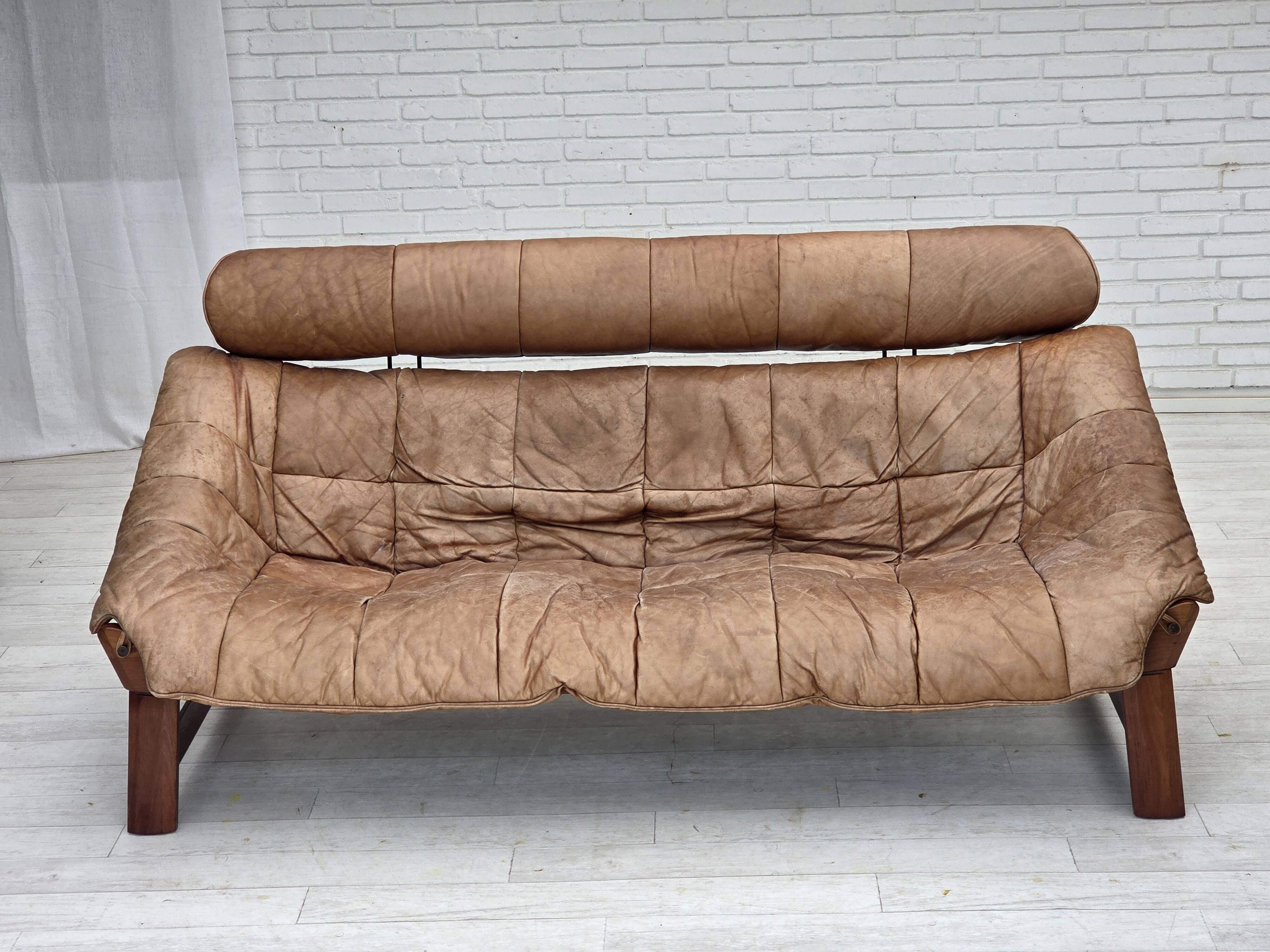 1970s, Norwegian design by Jan Erik Lindgren. 2-seater sofa model "Amazon".