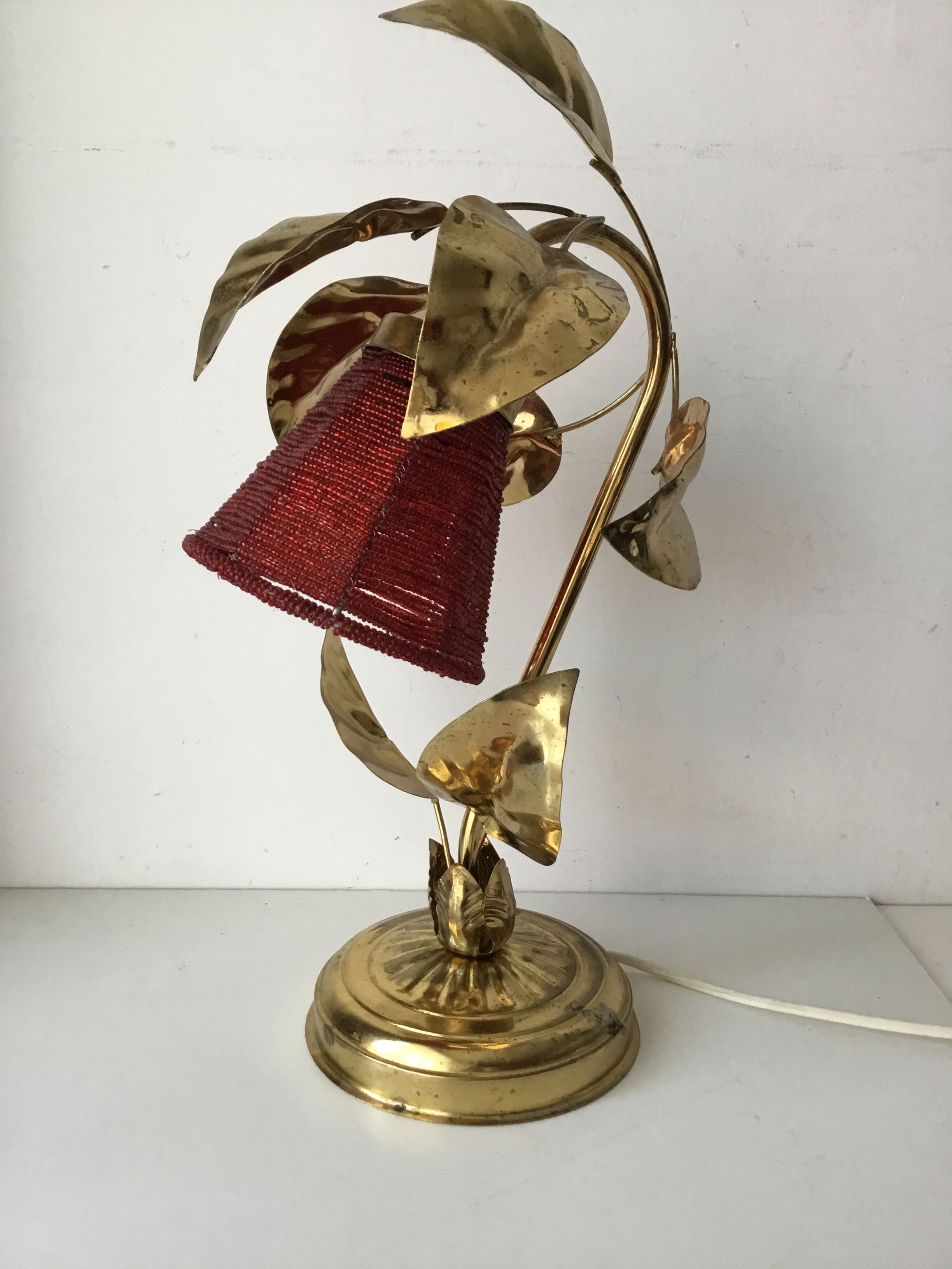 Floor lamp in gold metal