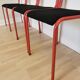 Lot de 4 chaises empilables en métal rouge et noir des années 1970 : Chaise de salle à manger Space Age