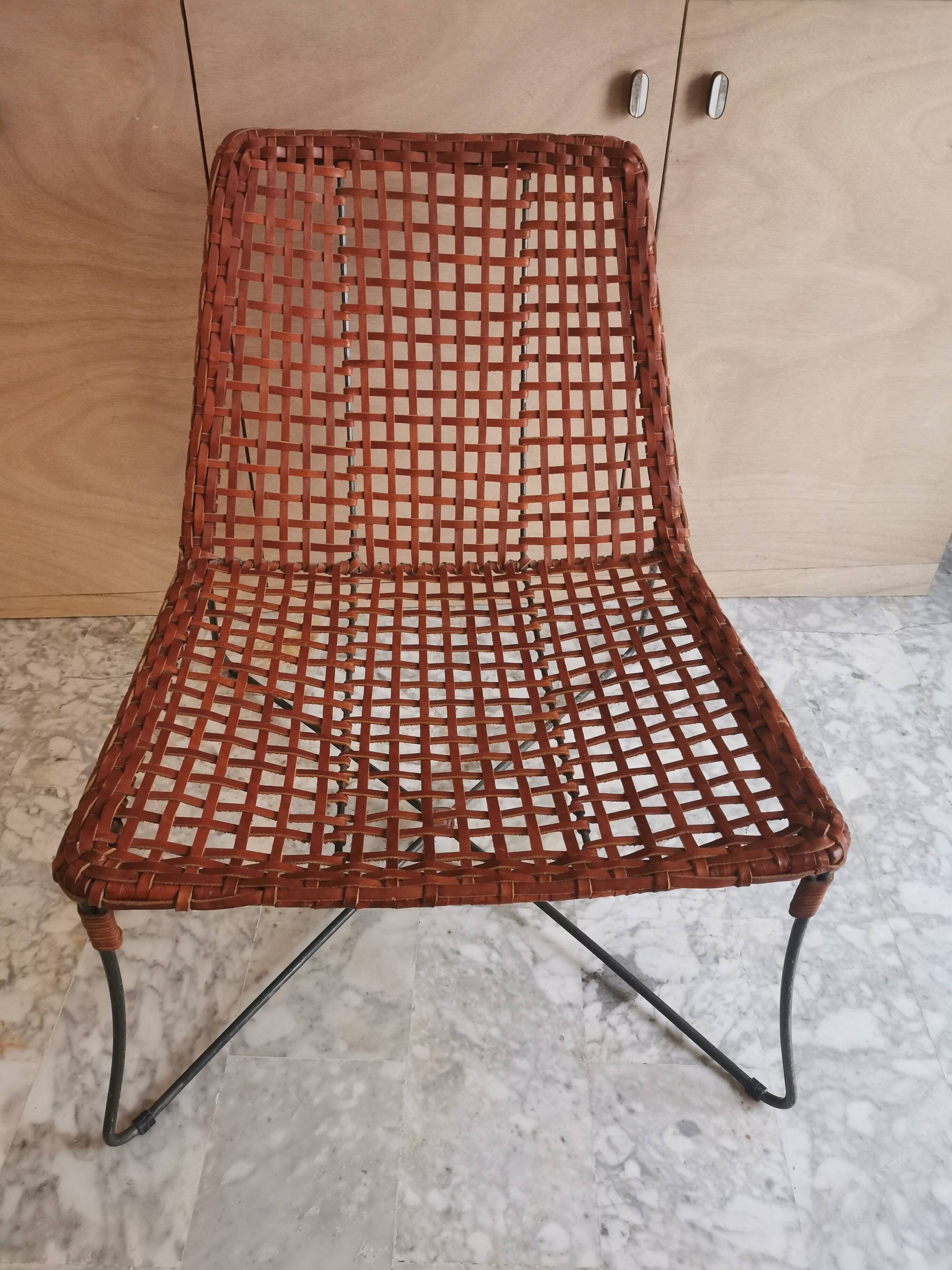 Modernist armchair in woven leather and black metal – 1960s–1970s