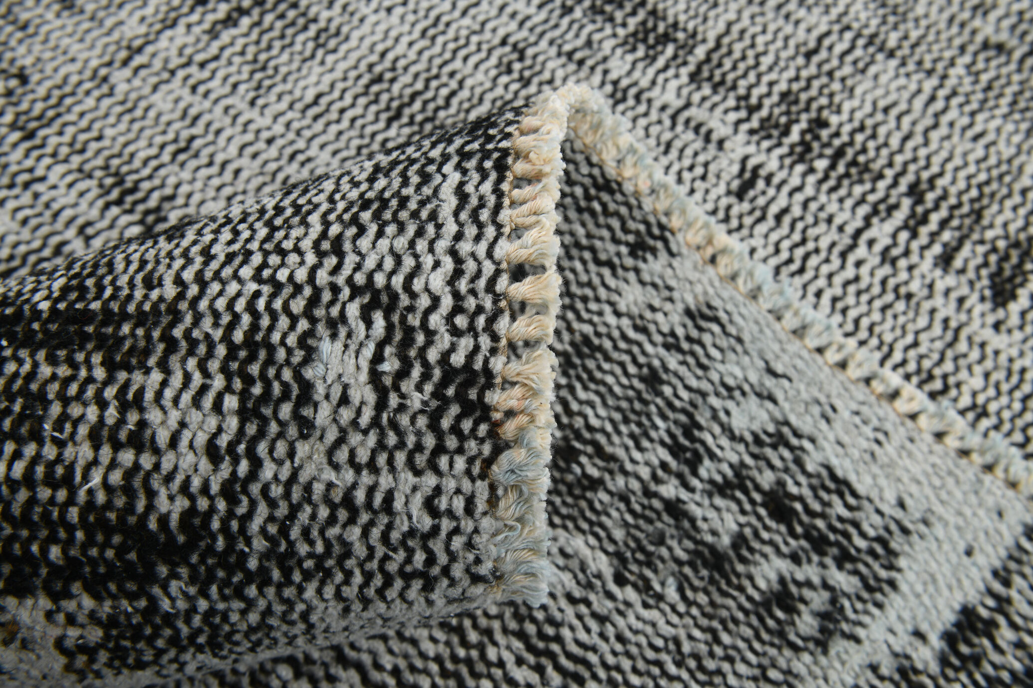 7x9 distressed black vintage rug, 205x292cm