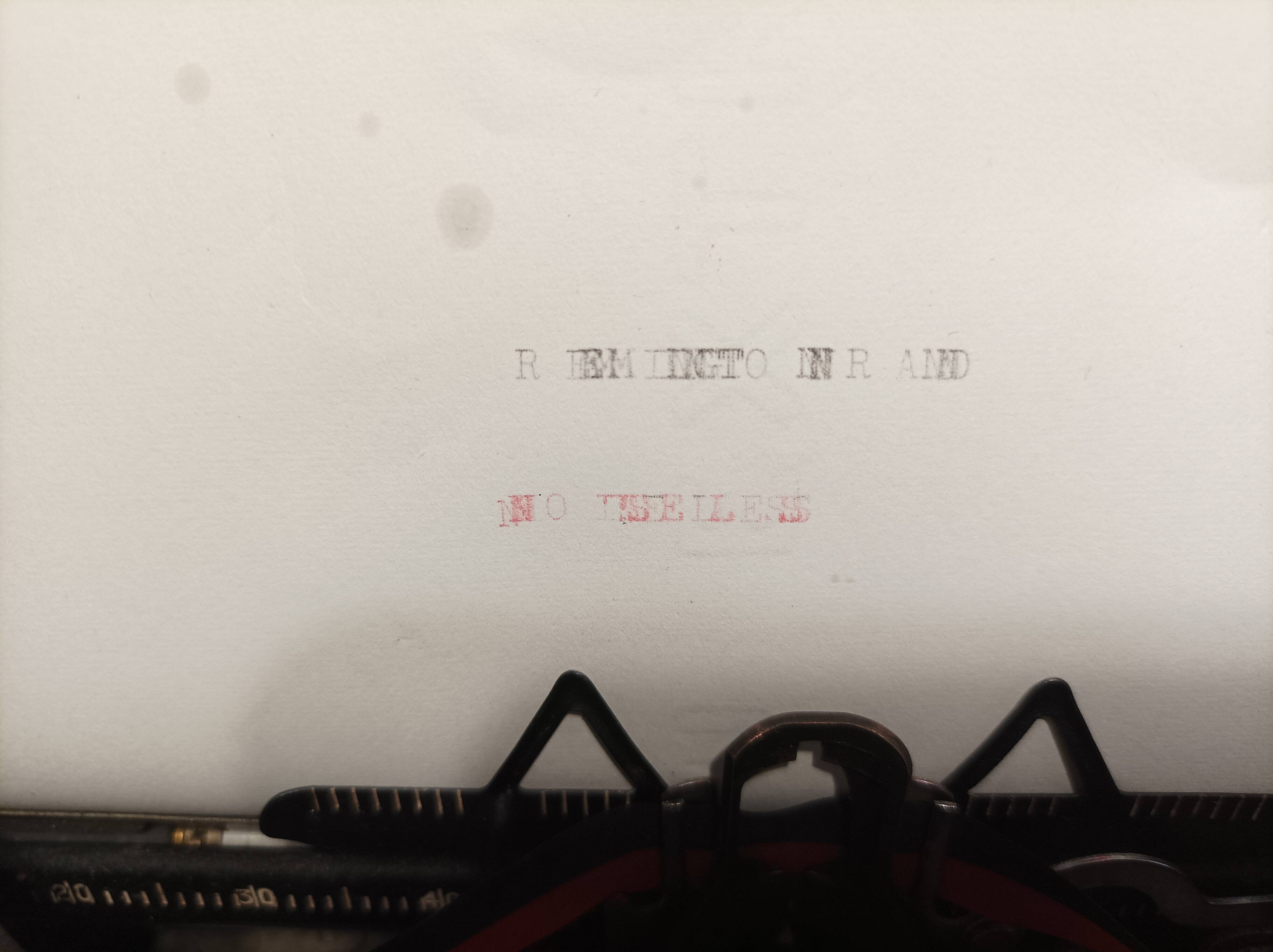 Remington noiseless army green typewriter made in france 50s