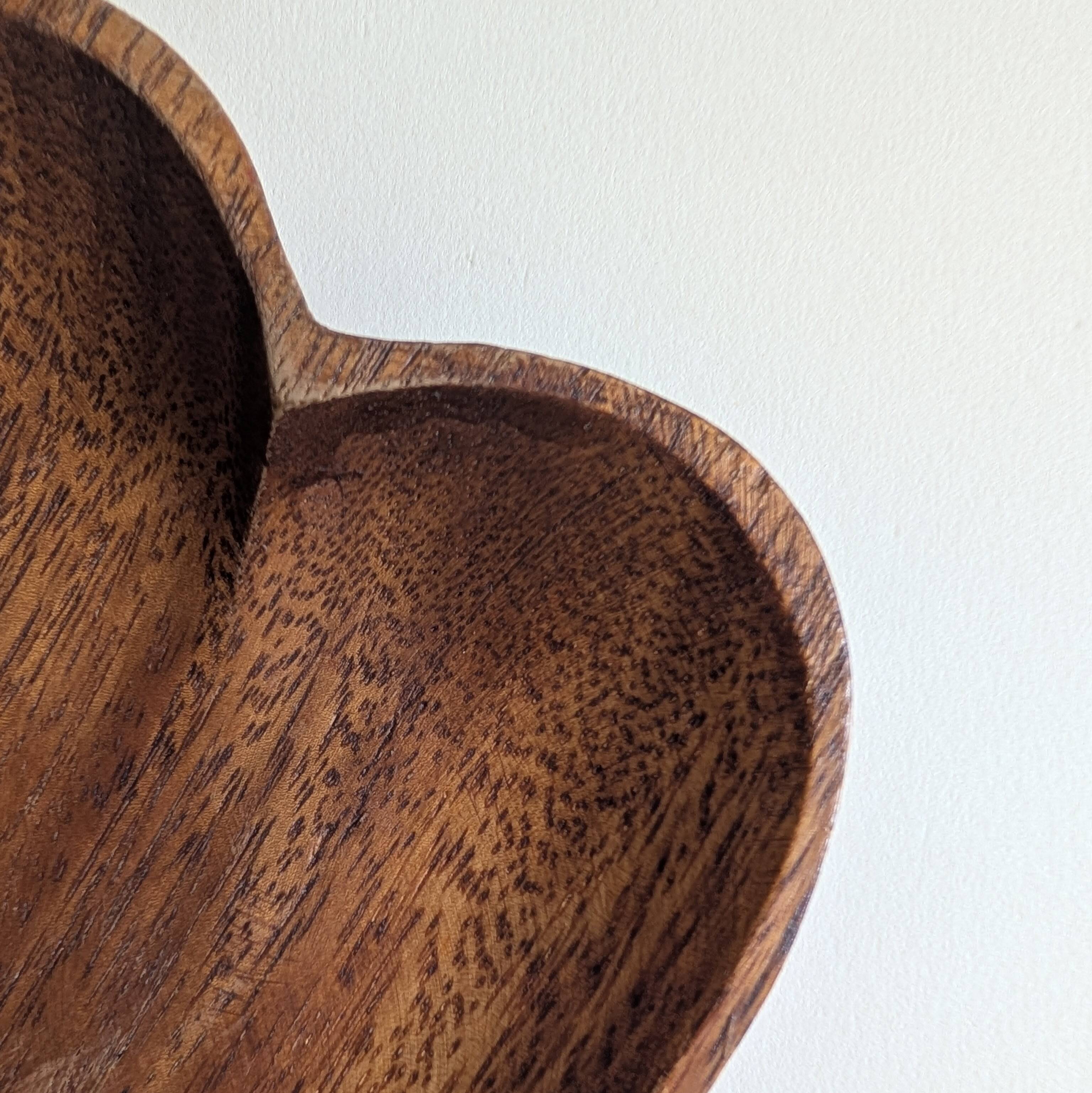 Heart-shaped pocket emptier