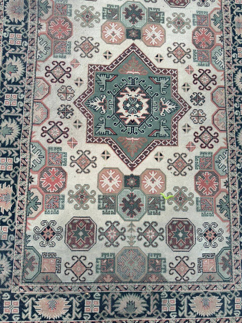 Vintage oriental rug in burgundy red, 133x196cm.