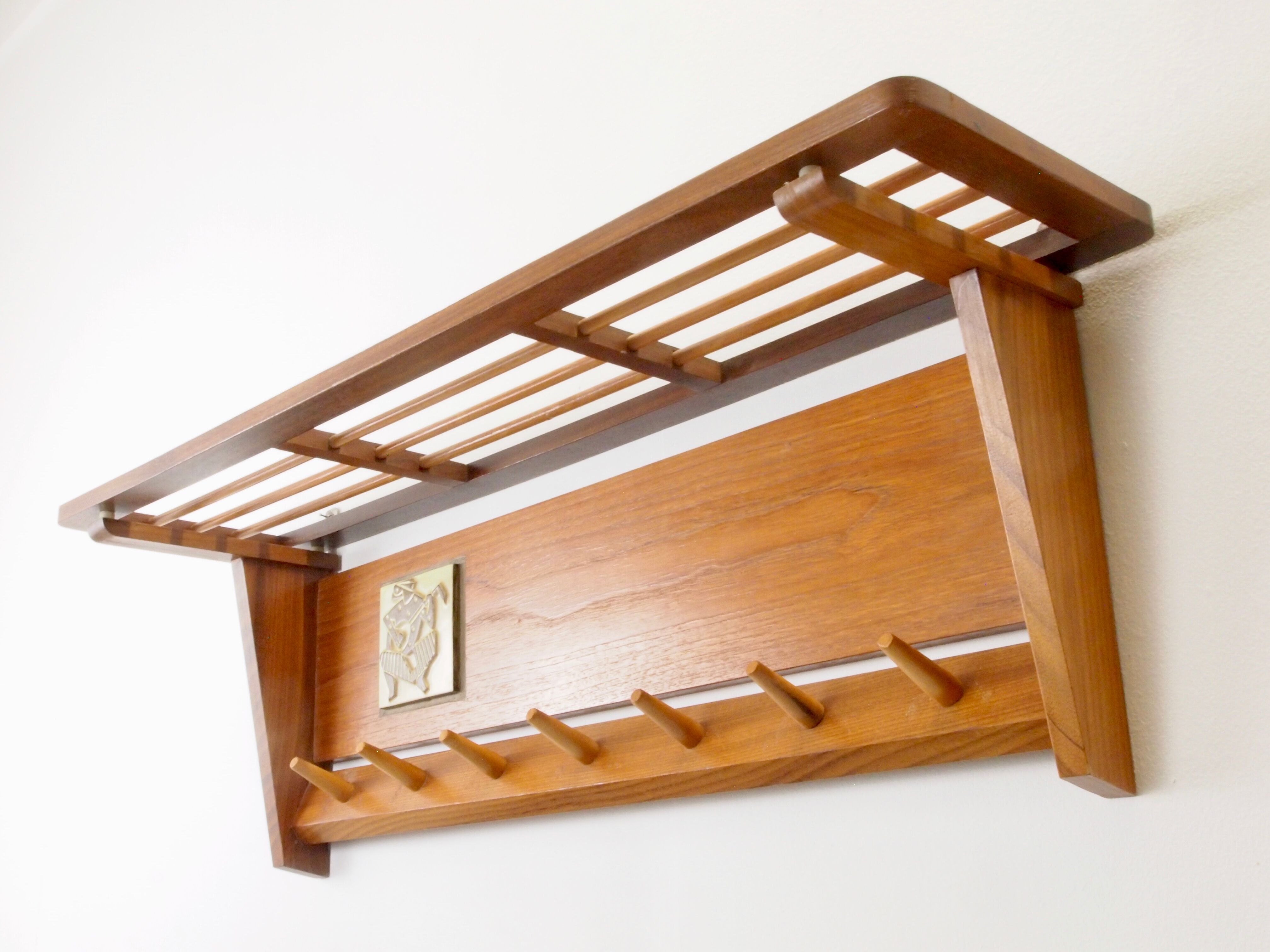 Wall coat rack with Ravelli ceramic tile