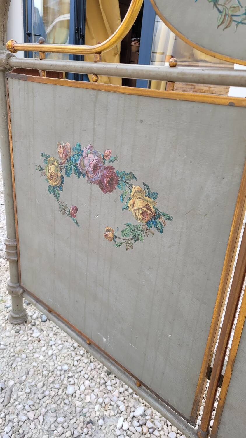 Cast iron bed decorated with flowers from the 19th century