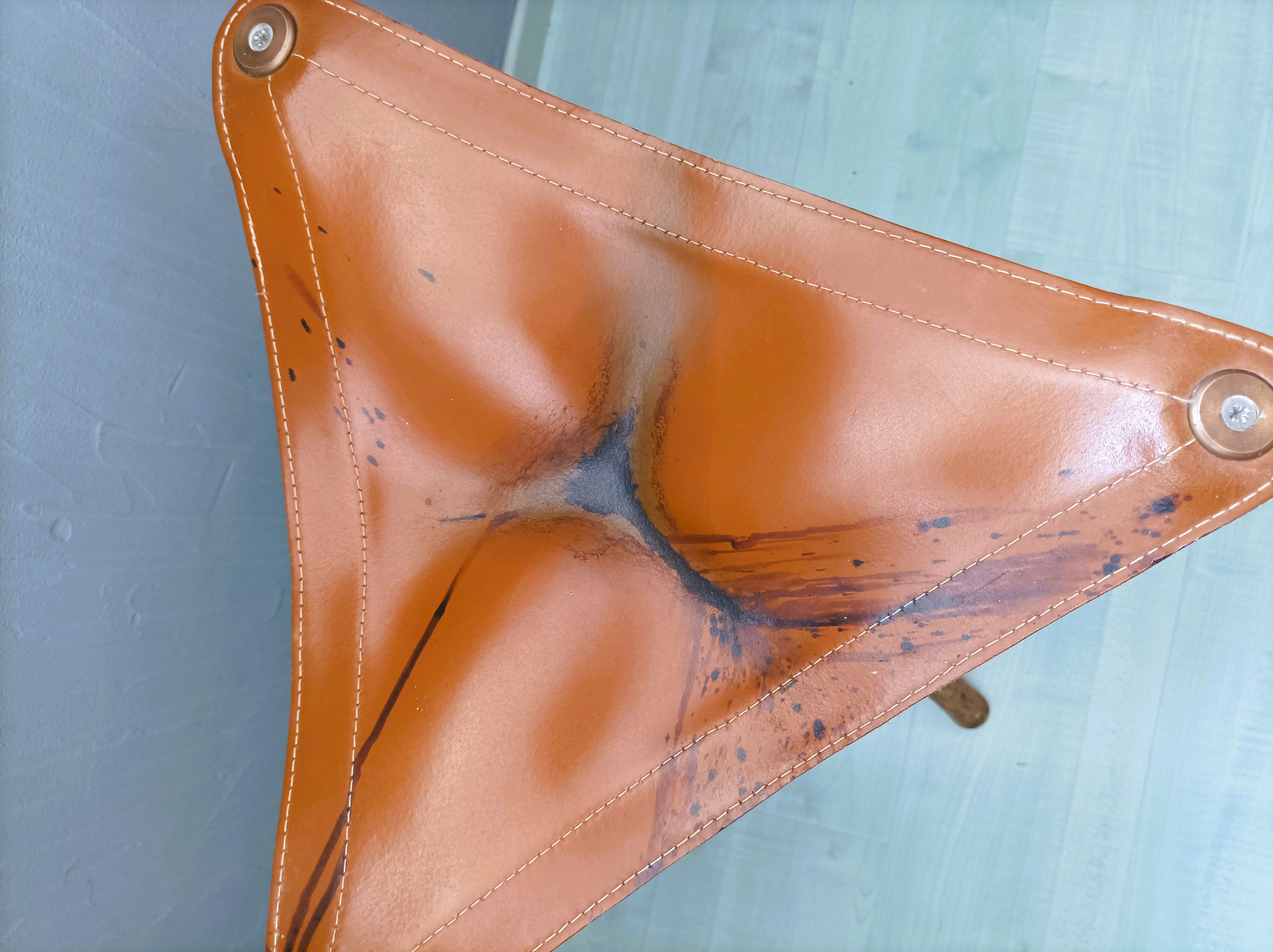 Foldable tripod stool