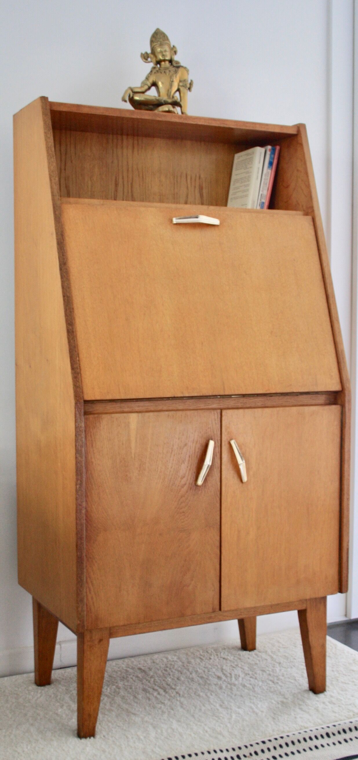 Secretary compass feet