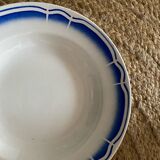 Vaisselle ancienne  en blanc et bleu.