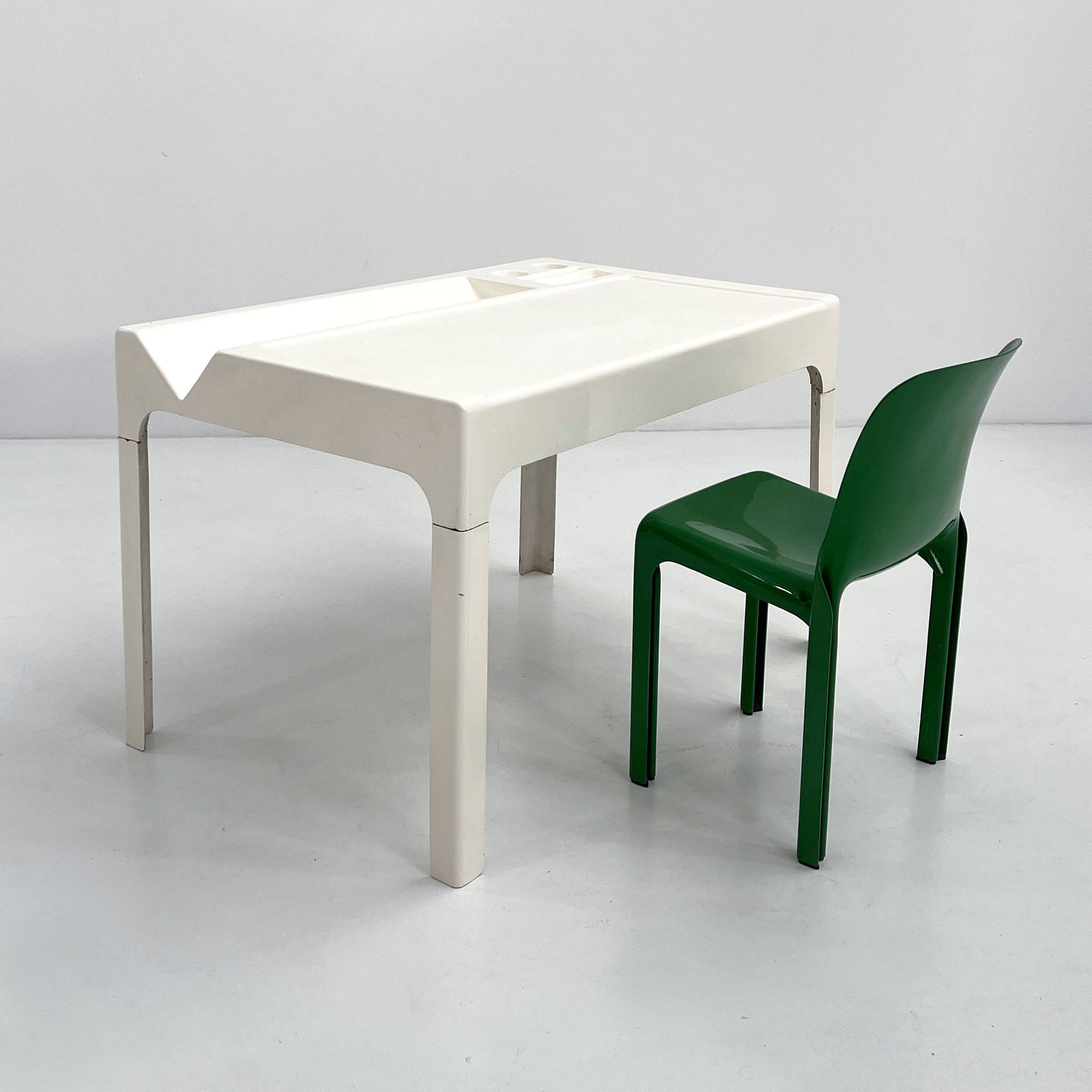 Ozoo fiberglass Space Age desk by Marc Berthier for D.A.N, 1960