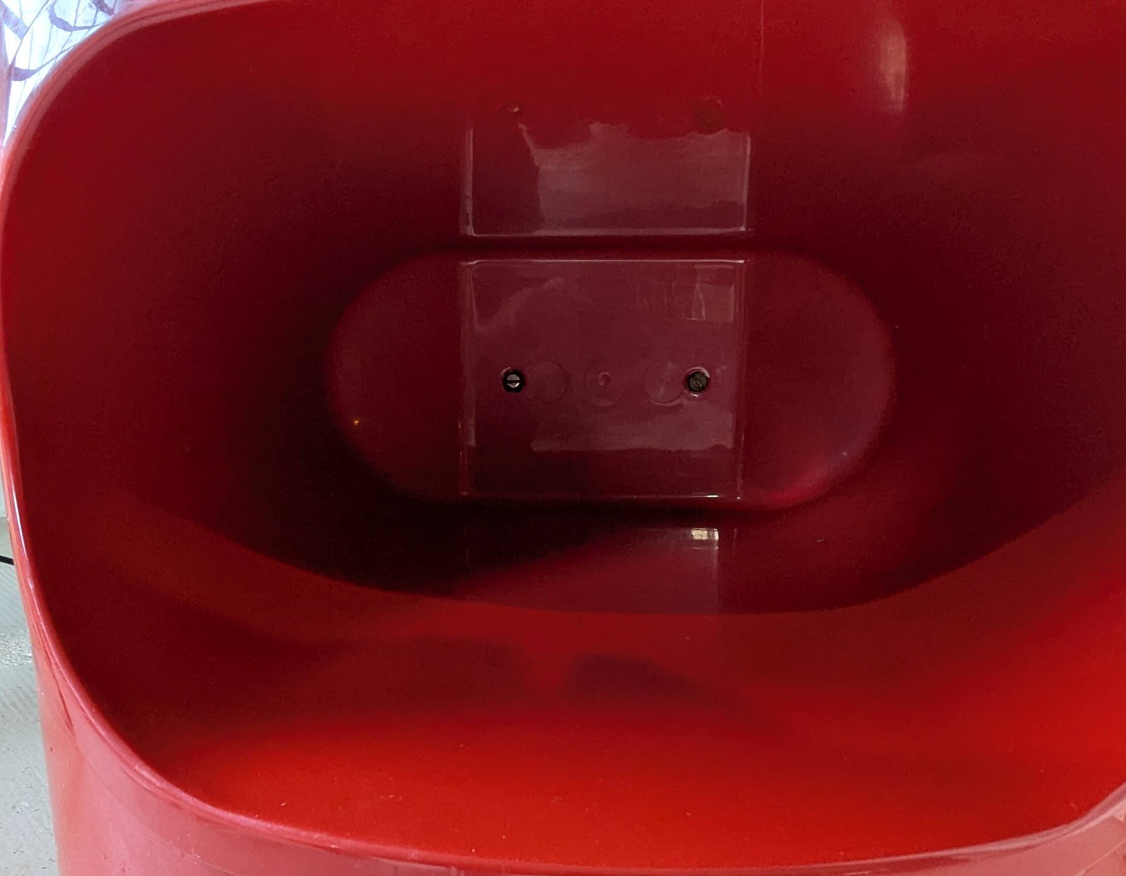 Side table, red bedside table Artemide Giano Giano by Emma Gismondi.