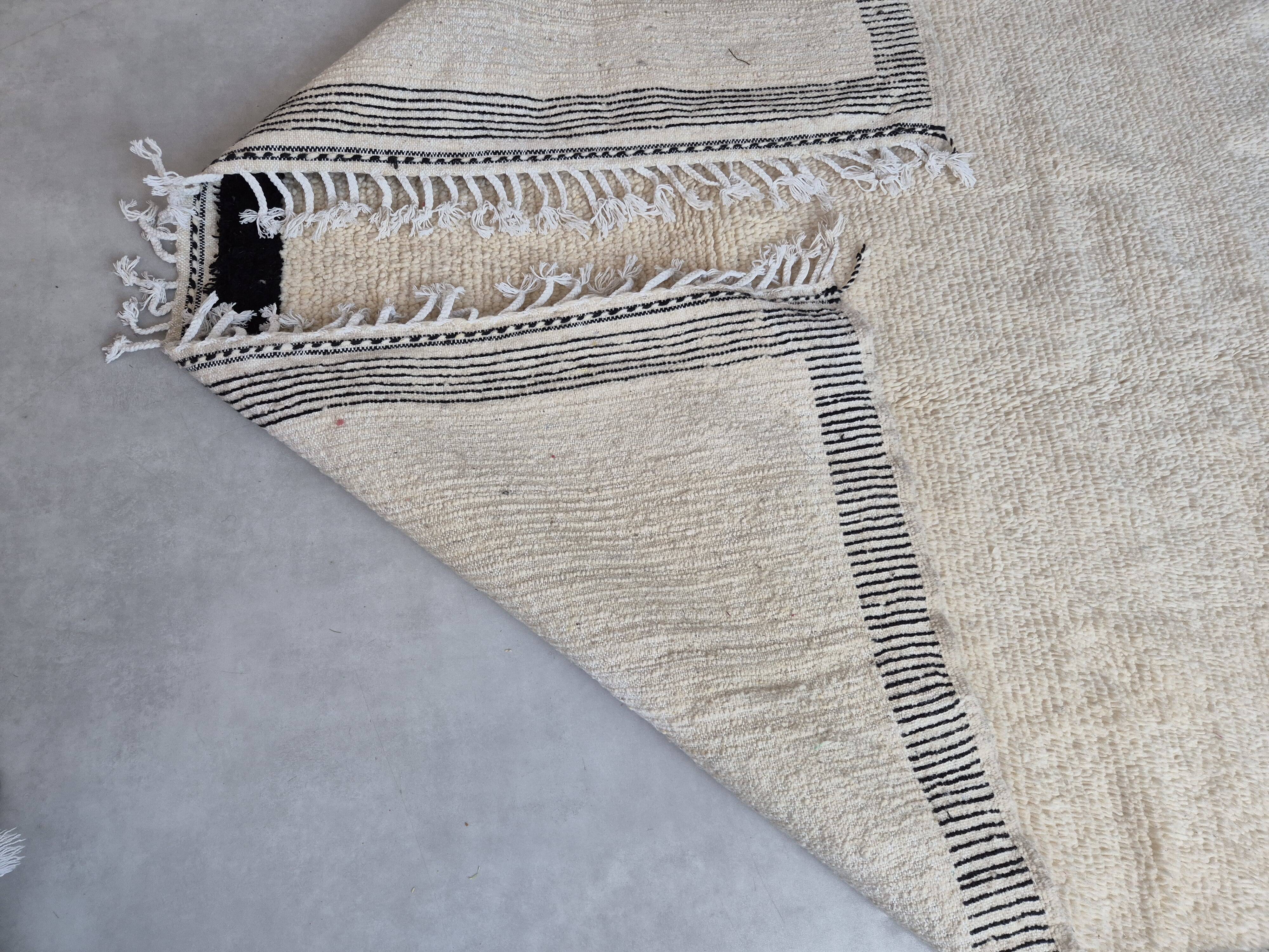 Tapis berbere en laine fait à la main à azilal 208/190