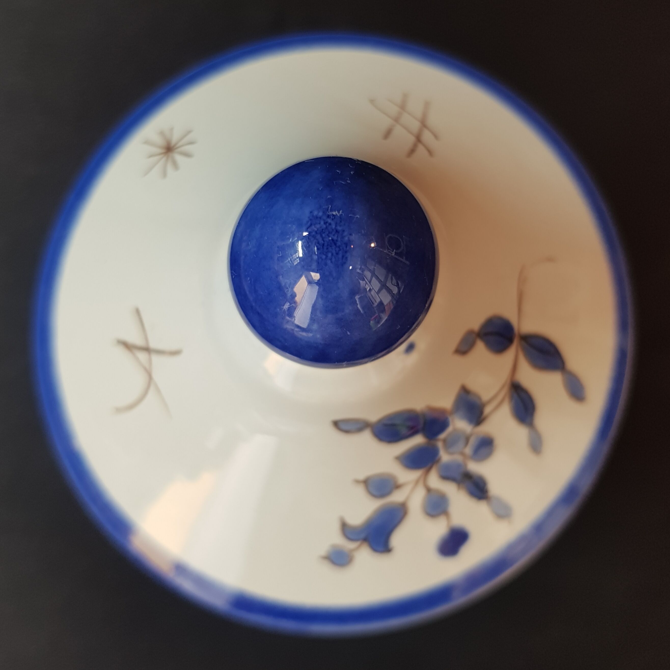 Ceramic tobacco pot