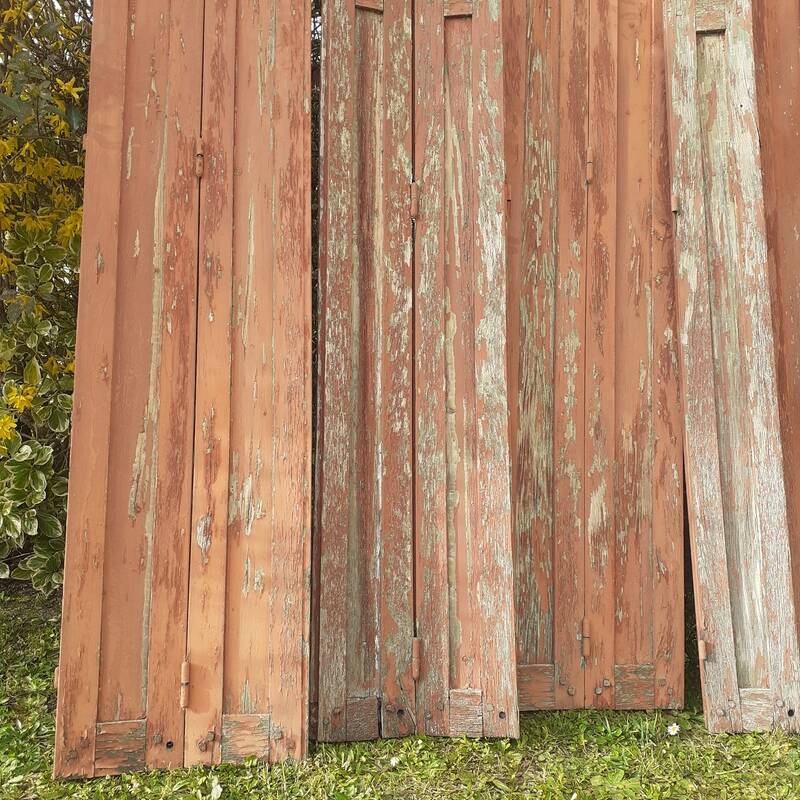 Volets anciens persiennes en parties hautes panneaux pliants bois massif