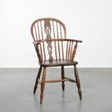 Antique English lowback Windsor chair with beautiful patina