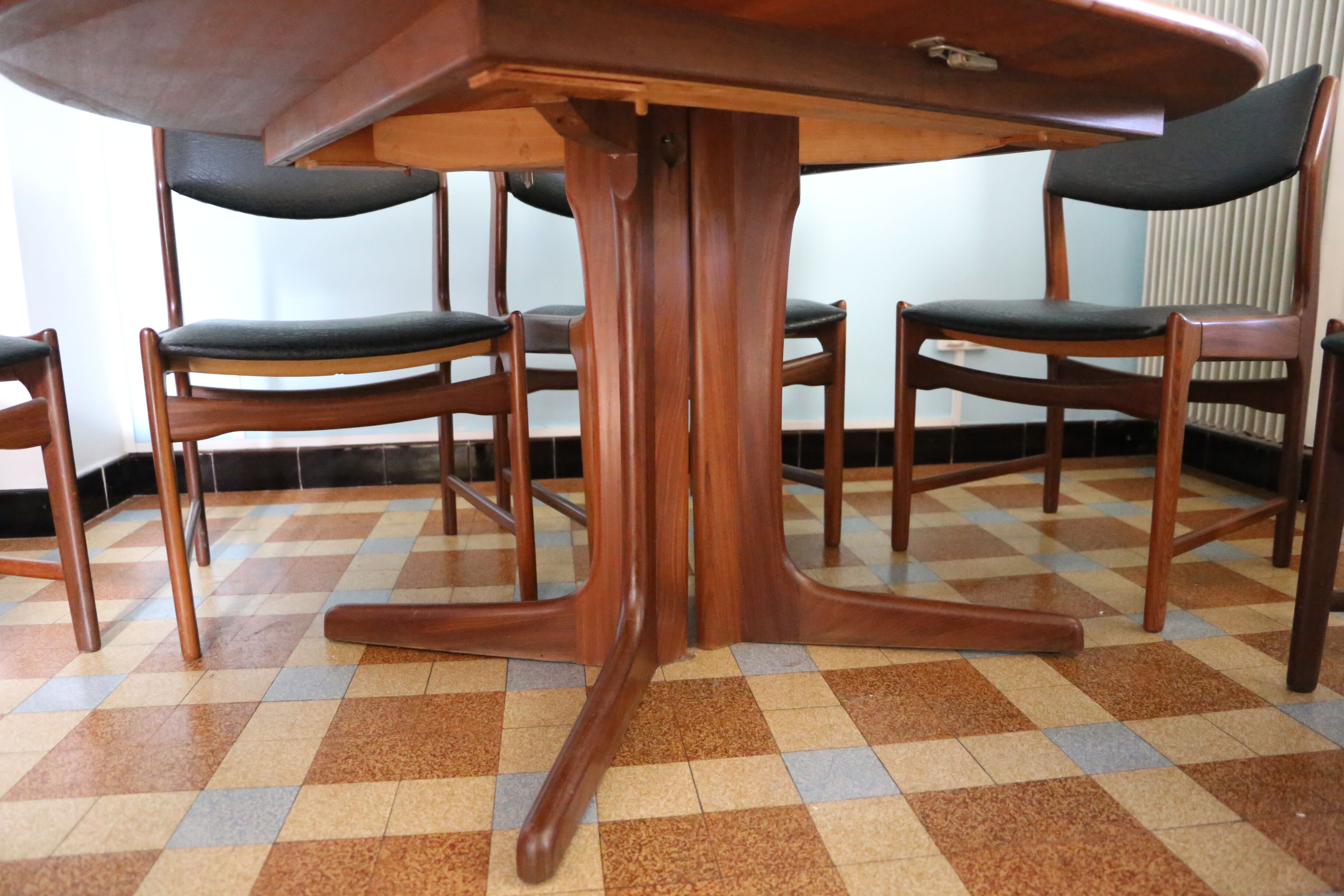 Scandinavian teak table and 6 chairs
