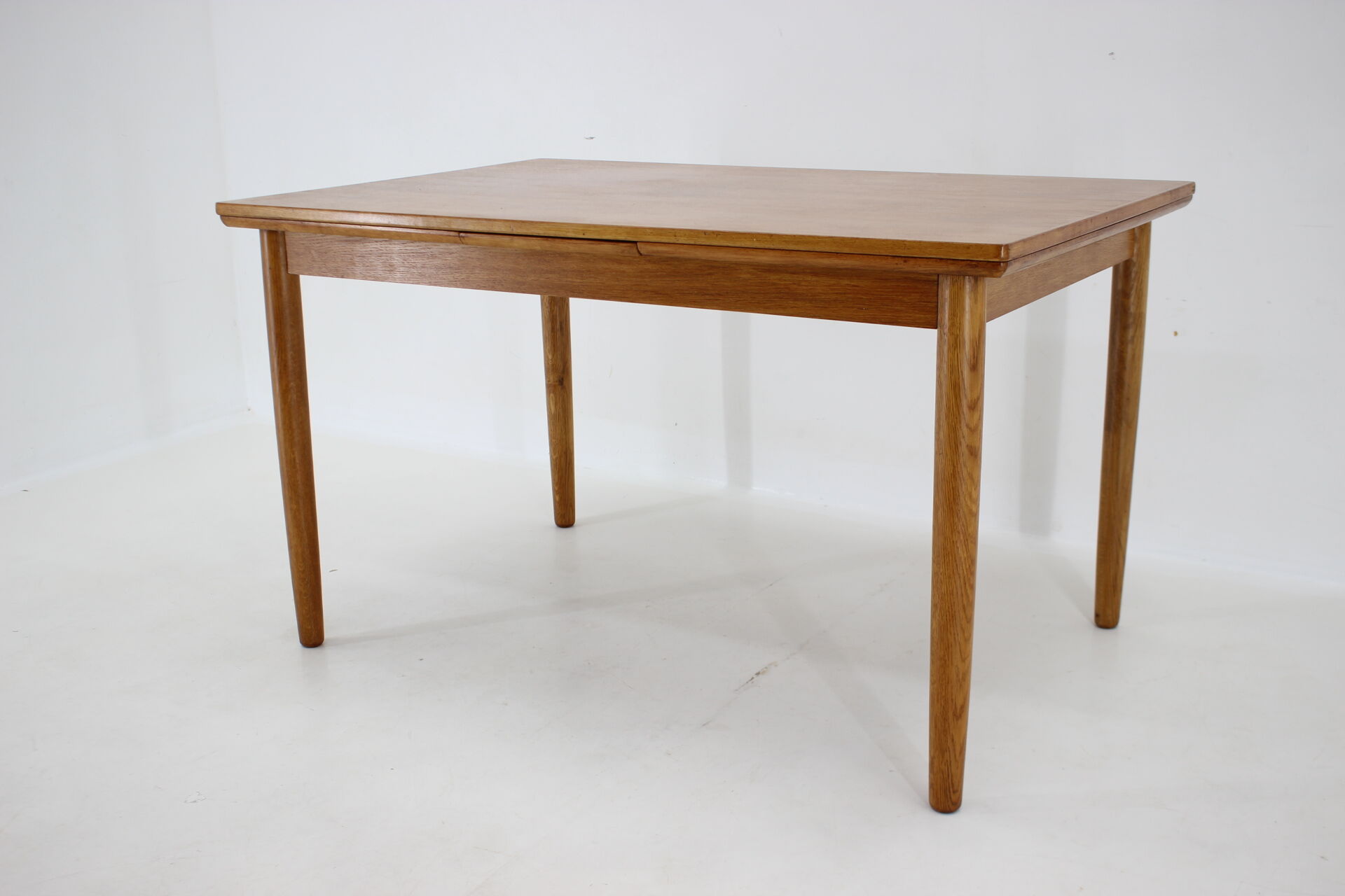 1960s Danish Extendable Dining Table in Oak
