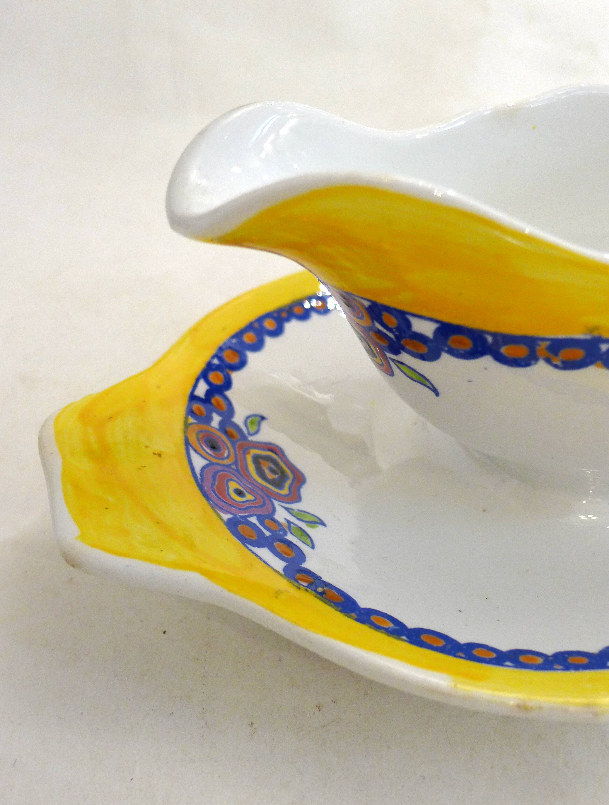 Saucière Art Déco, décor stylisé coloré, faïence Boch la Louvière