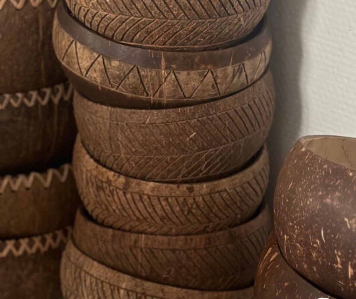 Set of 16 coconut bowls