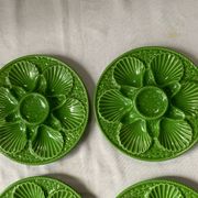 Assiettes à huîtres en barbotine