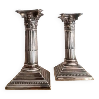 Paire de bougeoirs colonne en argent William Hutton & Sons