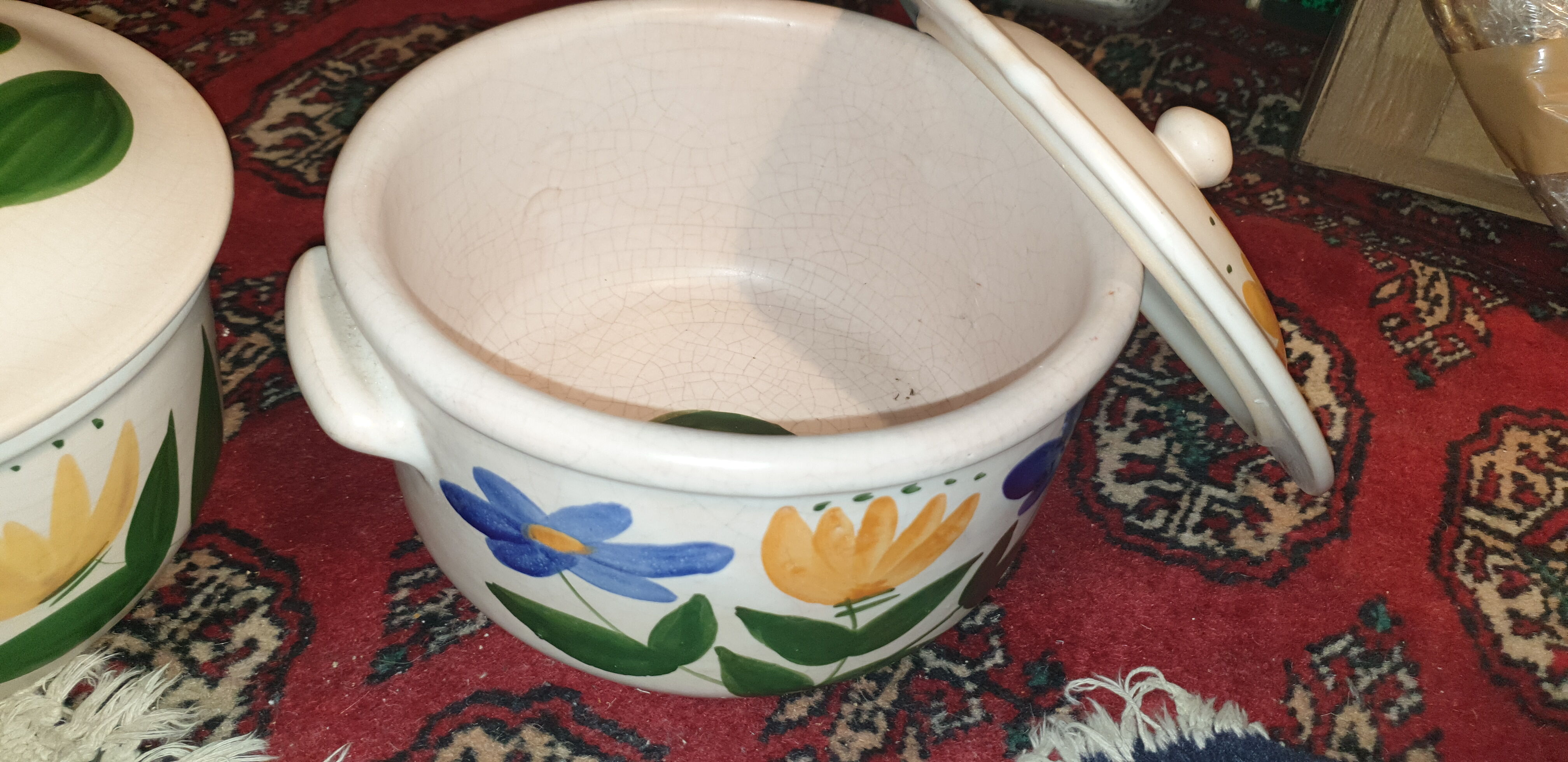 Earthenware service 1970 freehand painted decoration